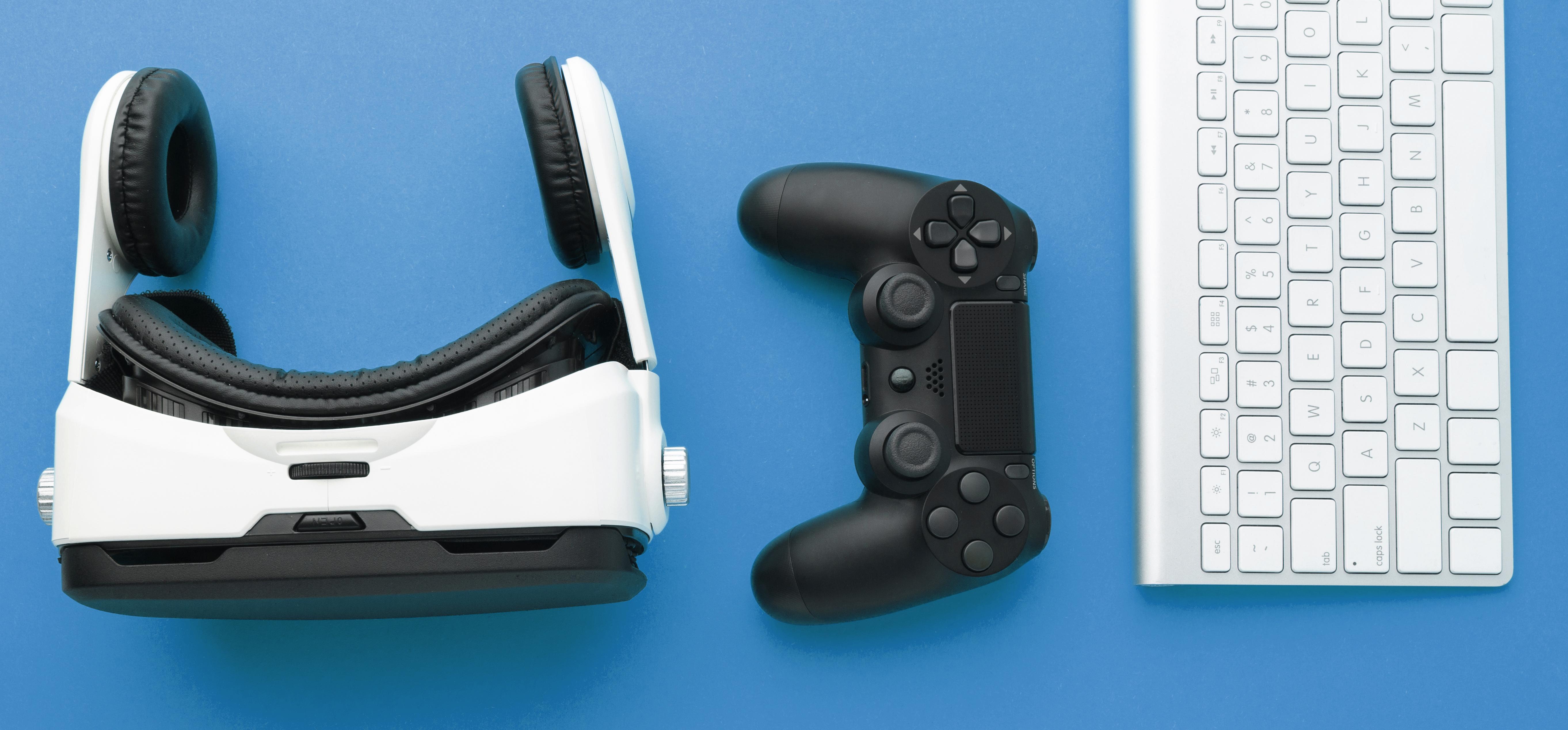 Casque et manette de jeu